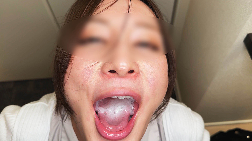 足立友梨の着衣個撮熟女濃厚ザーメン口内射精ごっくん精飲