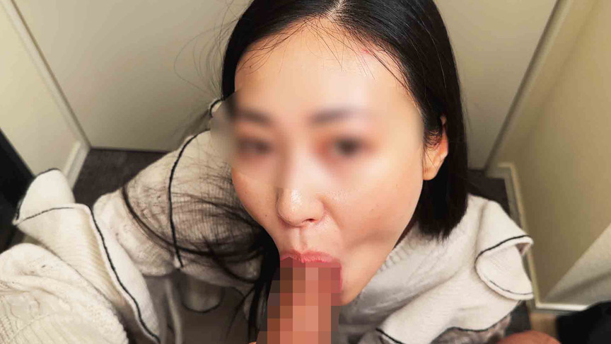 楽園ミナの熟女着衣個撮フェラ